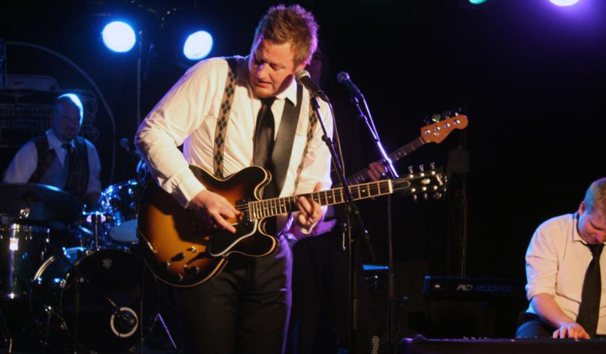 Eric ‘Slim’ Zahl & the South West Swingers spiller flere konserter under Dark Season Blues Spitsbergen Festival i Longyearbyen på Svalbard
