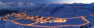 Longyearbyen i mørketiden, Longyeardalen på Svalbard i blåtimen