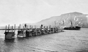 Den første kaia i Longyearbyen ble bygget i 1907.