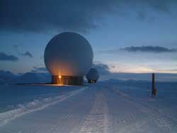 Svalsat Kongsberg Satelitte Service, Svalsat på platåfjellt utenfor Longyearbyen på Svalbard