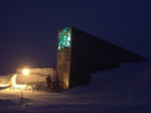 Svalbard Globale Frøhvelv, kunstverk lyser opp i mørketiden