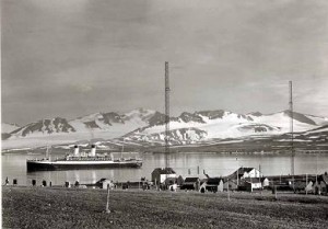 Spitsbergen Radio i Grønfjorden. 1911. Turistskip