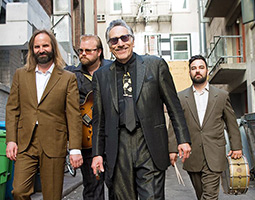 Rick Estrin & The Nightcats  blir å se for første gang på Svalbard under festivalen Dark Season Blues i oktober