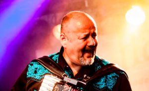 Jan Tore Lauritsen soiller som ofte tildligere påbluesfestialen, også denne gang med buck shot hunters
