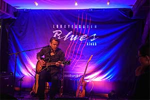 Vår lokale bluesartist, JG hansen, blir også i år å se under Dark Season Blues