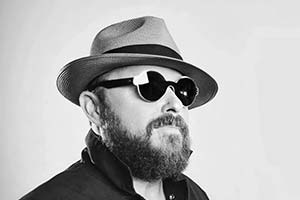 Bluesartist JoHn Nemeth kommer til Svalbard i blåtimen