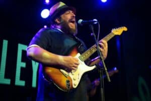 Andrew Duncanson kommer tilbake til Longyrarbyen med et nytt band