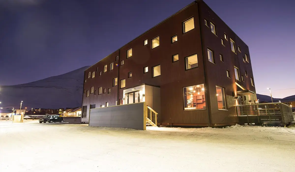 Hotellet The Vault ligger i sentrum av Longyearbyen