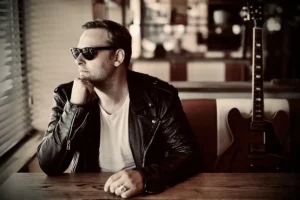 Kai Fjellberg spiller solo på Dark Season blues 2025